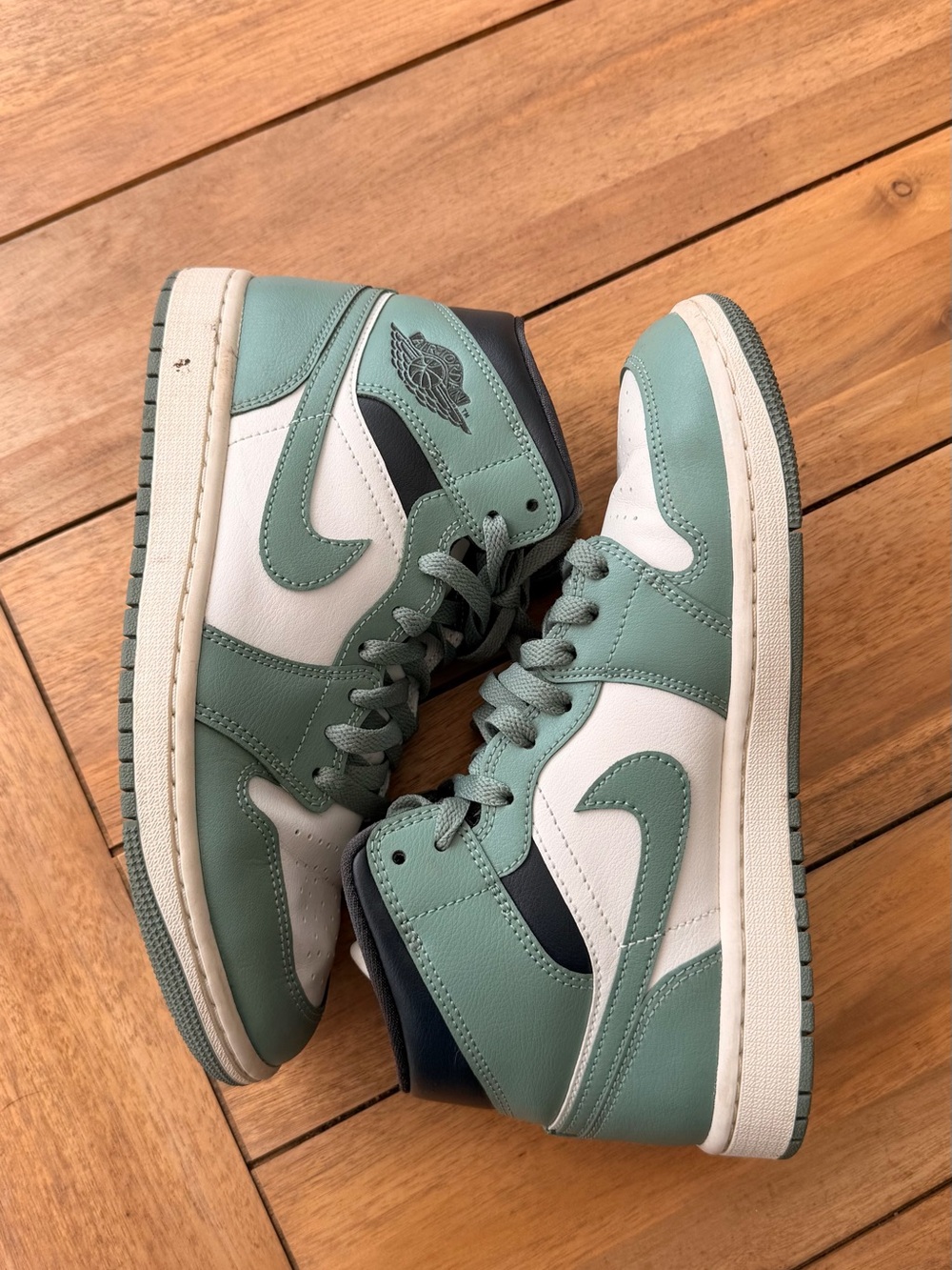 Nike Air Jordan 1 Mid - Sage Green / White / Black